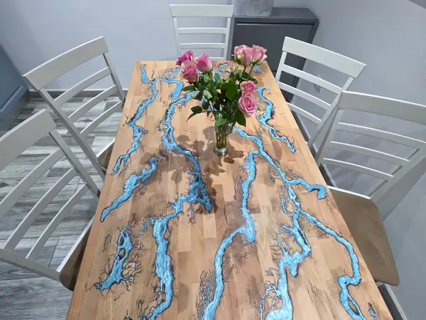 Mesas de comedor de madera y resina